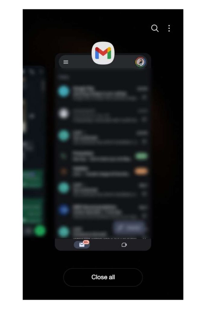 Geser layar dari bawah ke atas dan tahan