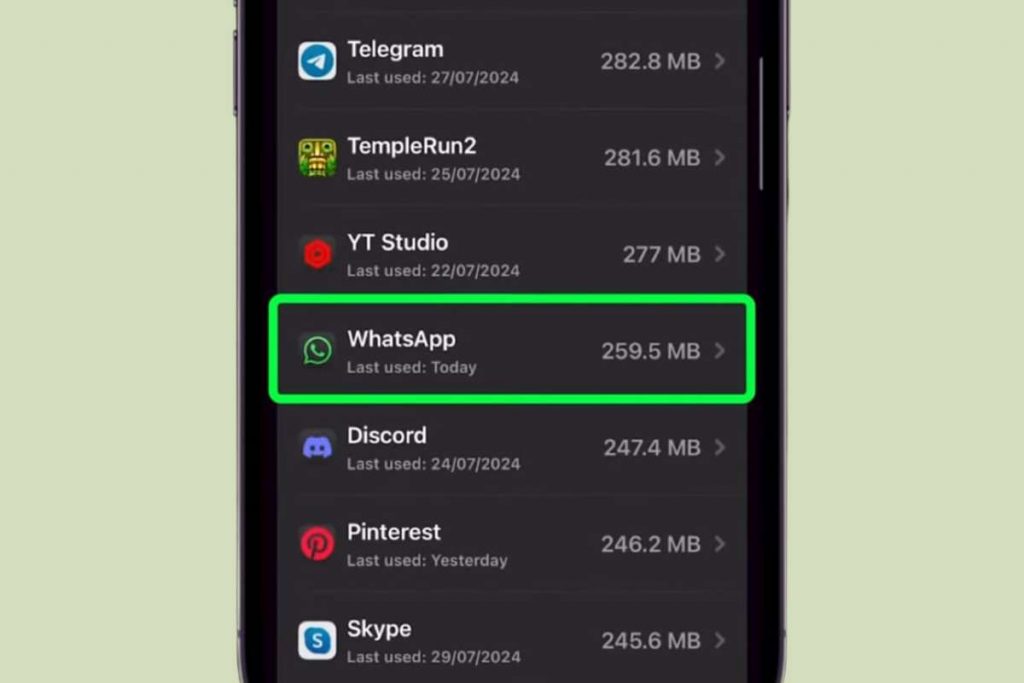 Scroll ke bawah dan temukan WhatsApp