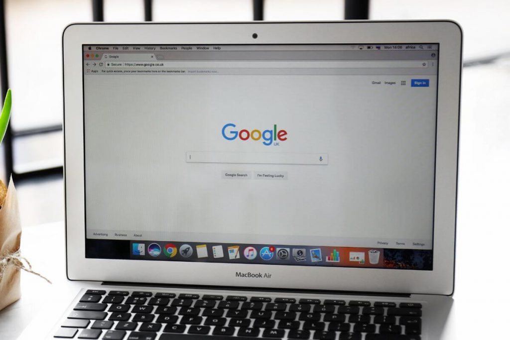 buka komputer atau laptop