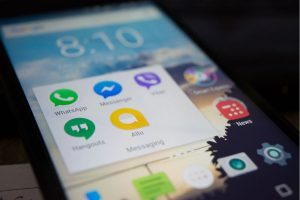 1 - featured image cara mematikan centang biru di WhatsApp