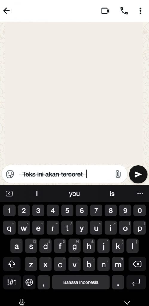 10 - Tekan kirim, dan teks akan langsung muncul dengan efek coret di layar penerima