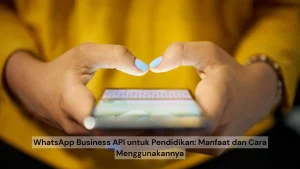 1 - Gambar seorang wanita menggenggam smartphone