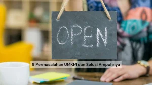1 - Gambar seseorang memasang papan bertuliskan open