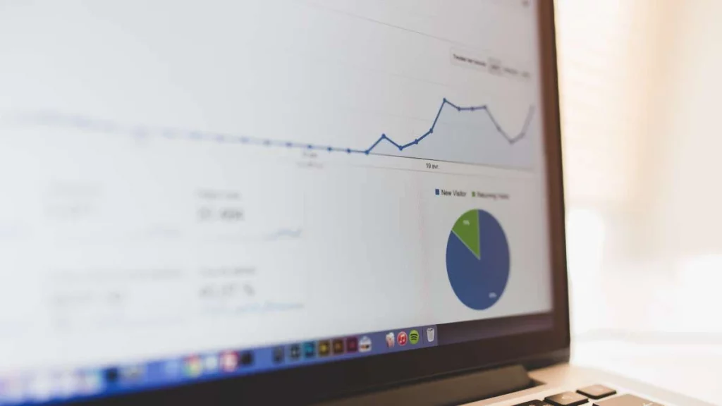 2 - gambar ilustrasi analitik pada laptop