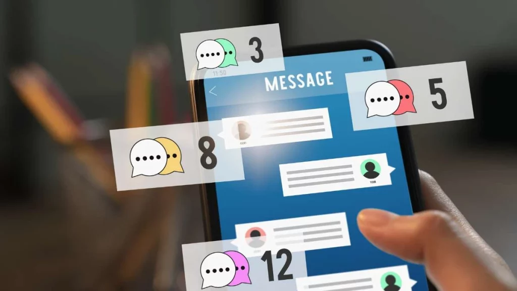 5 - gambar ilustrasi chat pada handphone