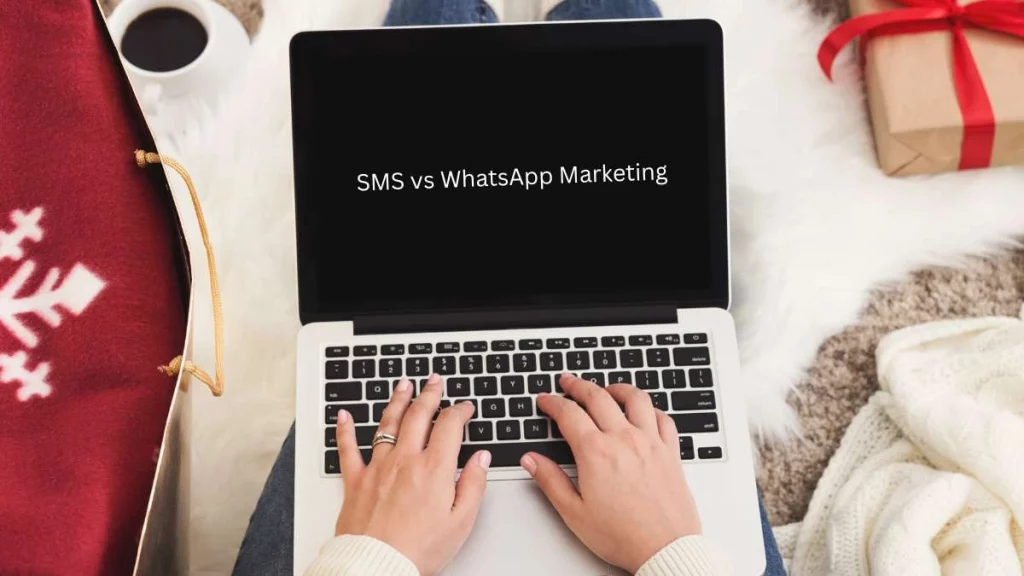 9 - gambar seseorang sedang mengetik di laptop bertuliskan SMS vs WhatsApp marketing