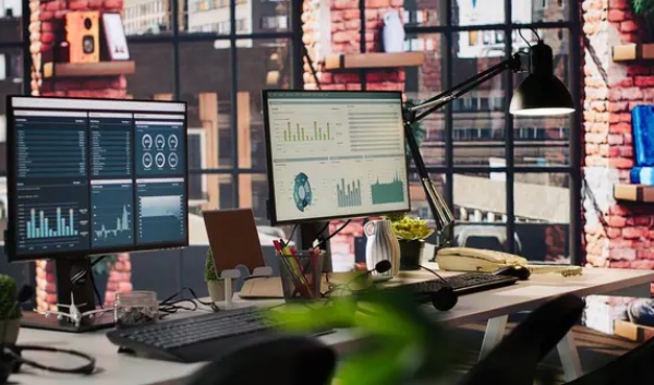 Berbagai grafik untuk dianalisis di monitor