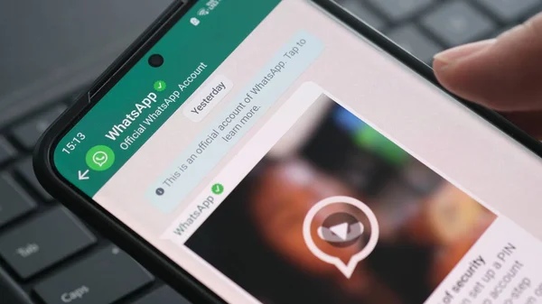 Chat dari akun resmi WhatsApp