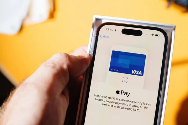 Halaman menambahkan kartu di ApplePay