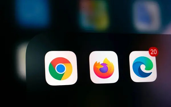 Ikon Google Chrome, Mozilla Forefox, dan Edge di layar HP
