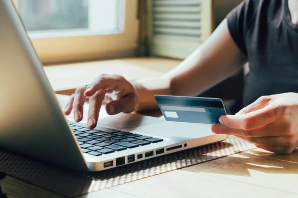Membeli barang secara online