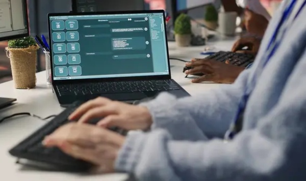 Penggunaan AI chatbot di tim CS