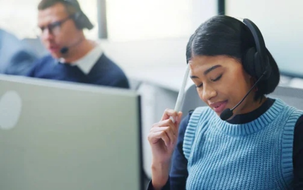 Tim CS frustrasi karena antrean chat konsumen yang panjang
