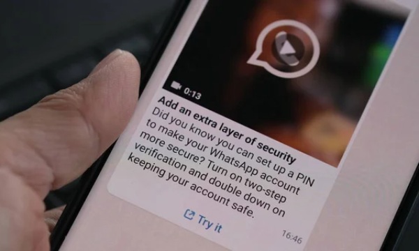 Chat dari akun resmi WhatsApp untuk segera mengaktifkan 2FA
