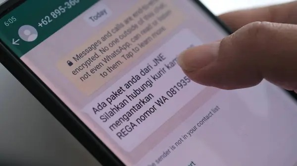 Chat penipuan WA yang mengaku sebagai kurir ekspedisi