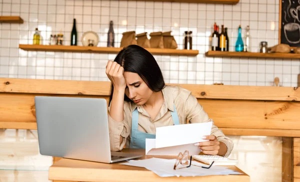 Pemilik cafe kesulitan mengevaluasi perkembangan bisnis