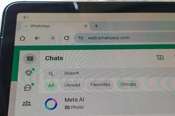 Ruang obrolan di aplikasi WhatsApp