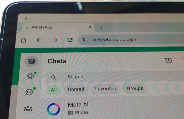 Tampilan WhatsApp Web di laptop