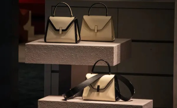 Display tas tangan luxury brand