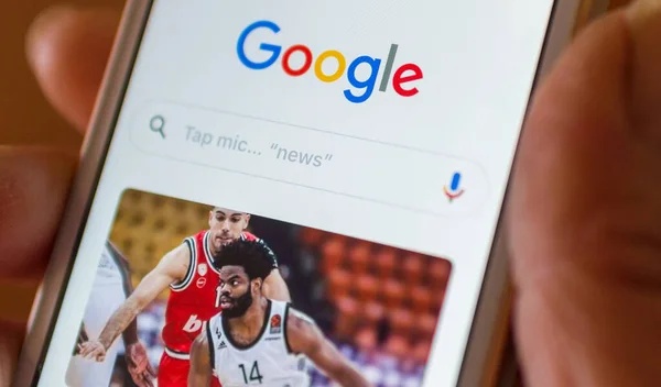 Halaman awal Google di layar HP