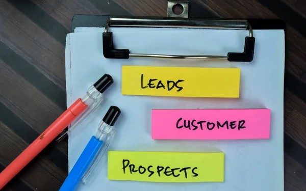 Leads, Customer, and Prospects tertulis di sticky notes