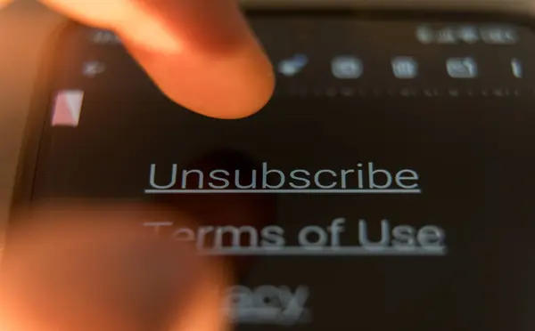 Tombol Unsubscribe di email newsletter