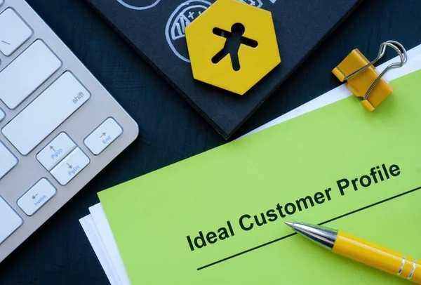 Berkas di meja dengan tulisan Ideal Customer Profile